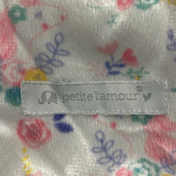 Petite L’amour flower swaddle fluffy inside - Picture 6 of 7